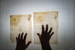 Valutazione-danni-documento-antico-alluvionato